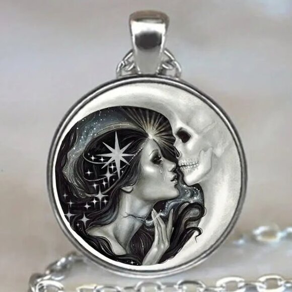 Independent Jewelry - Silver Celestial MOON KISS Glass Cabochon Pendant Necklace